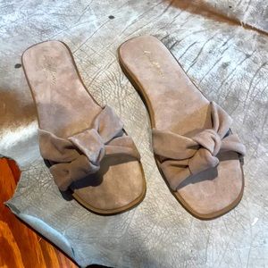 Brand New Blush/Cream suede Leather Avellini slides. Size 39